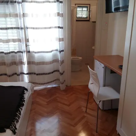 Spacious Near W Private Bathroom *