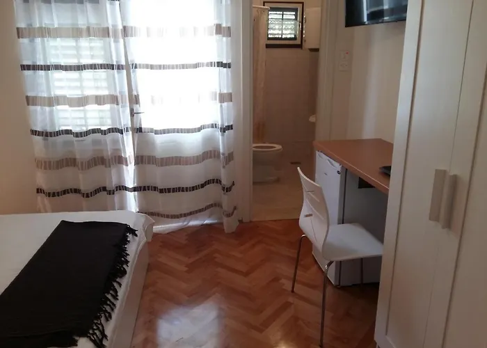 Spacious Near W Private Bathroom *